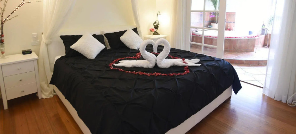Lakeside Cottage Luxury B&B