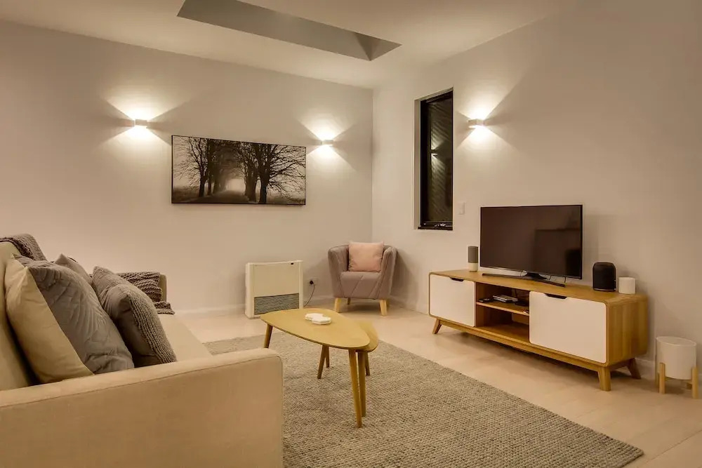 White Room Apartments