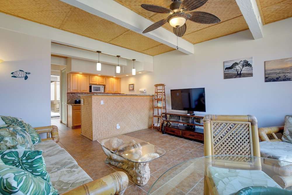 Kailua-kona Condo: Steps to Beach & Downtown!