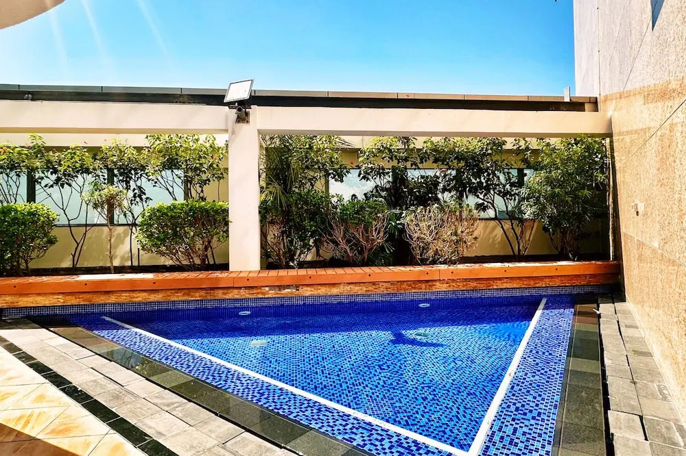 Pristine Difc 2BR w Pool Gym