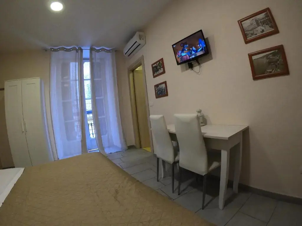 B&B 248