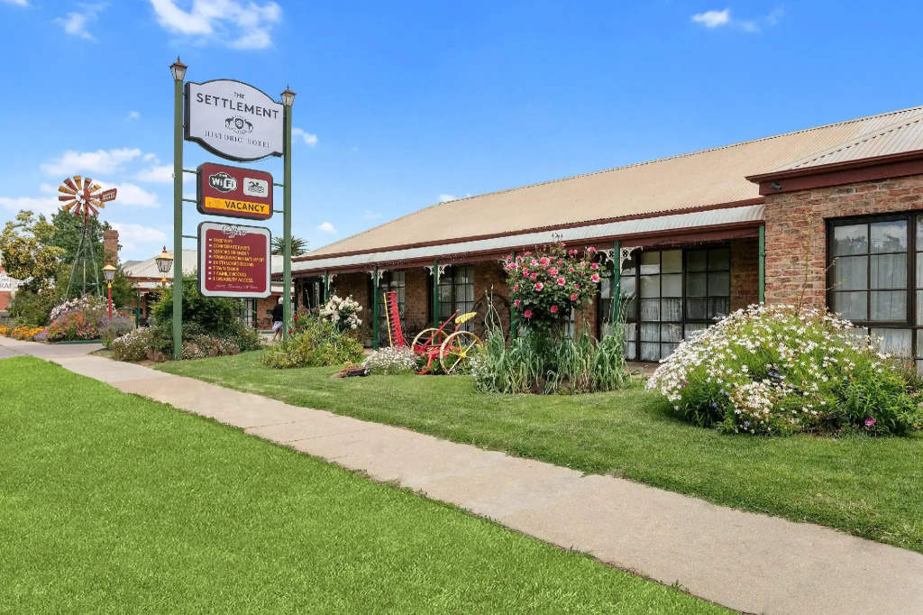 The Settlement Historic Hotel