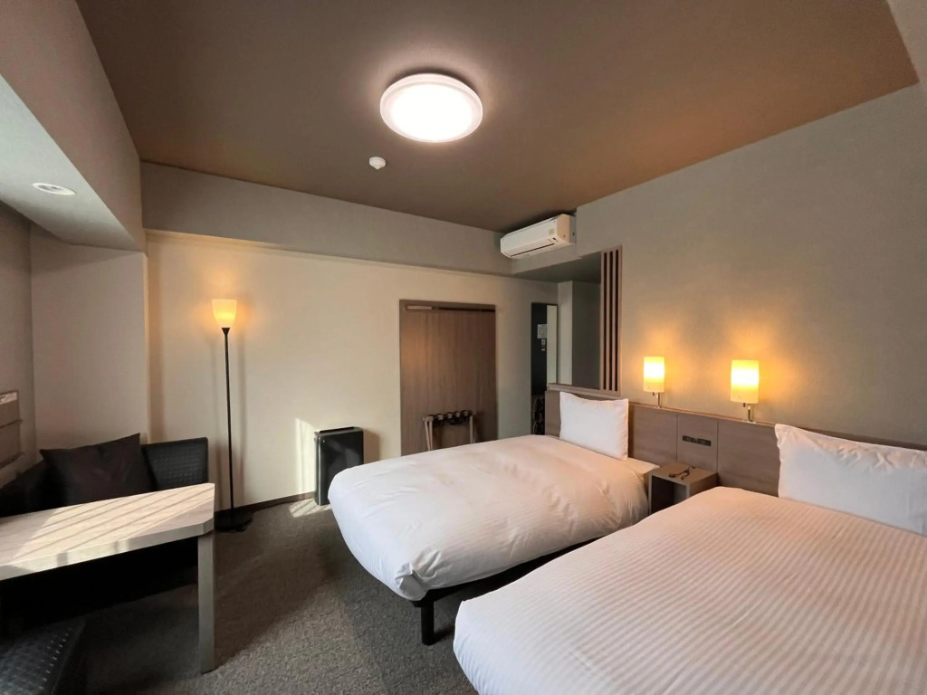 Hotel Route-Inn Suzaka