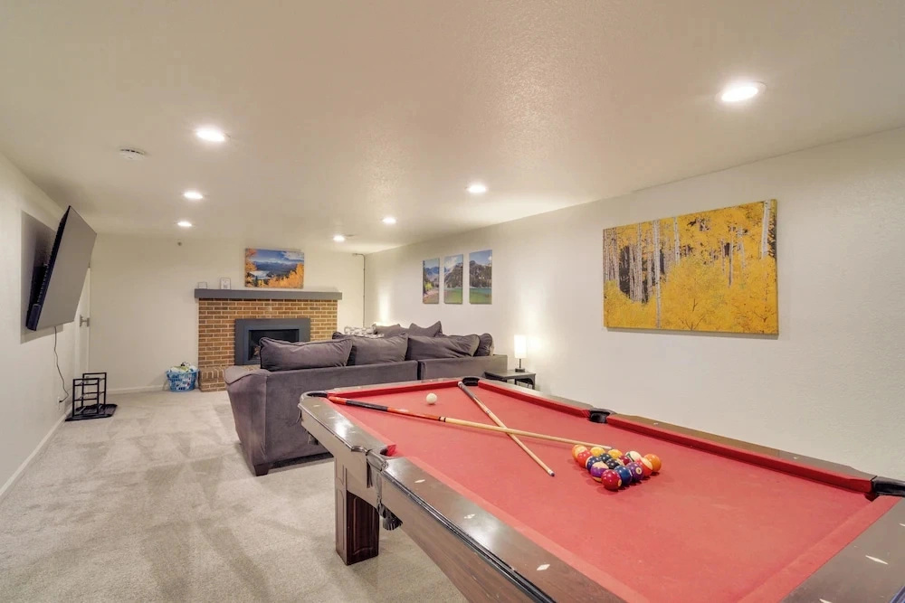 Hot Tub, Pool Table, Fireplace, Sunny Patio