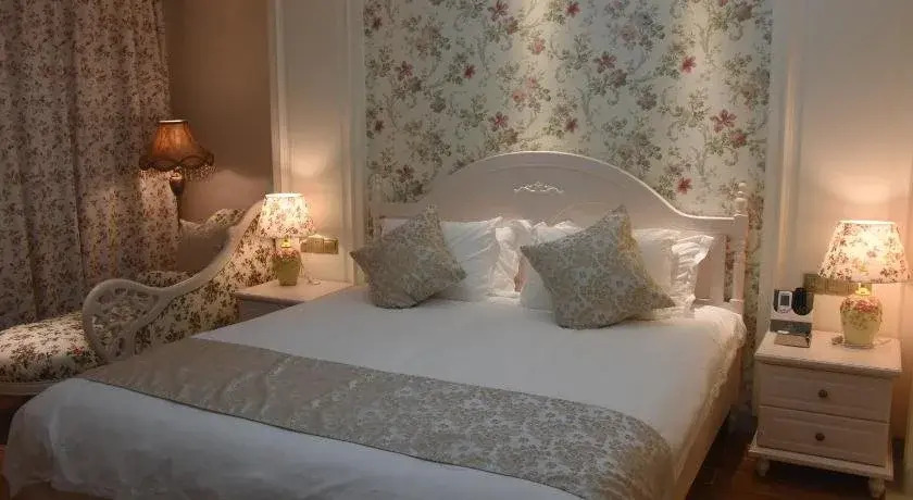 Qionghai Xiangshang Aihua Hotel