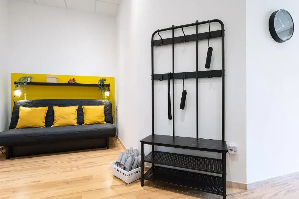 Big Central Apartment near Rotkreuzplatz with 3 BR for 12 PAX