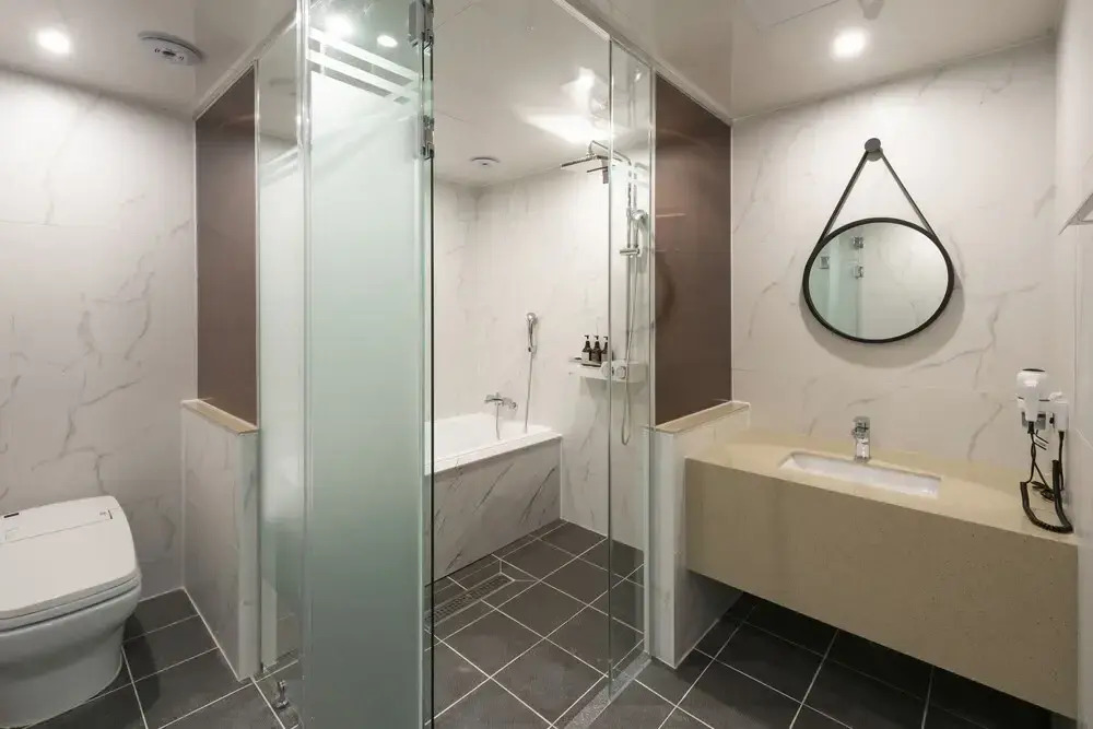 Brown-Dot Hotel Gupo