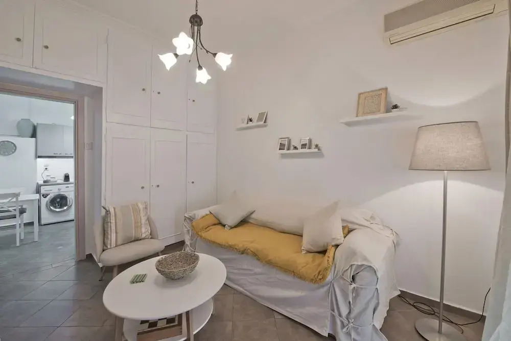 Irida With 1 Bedrooms and 1 Bathrooms