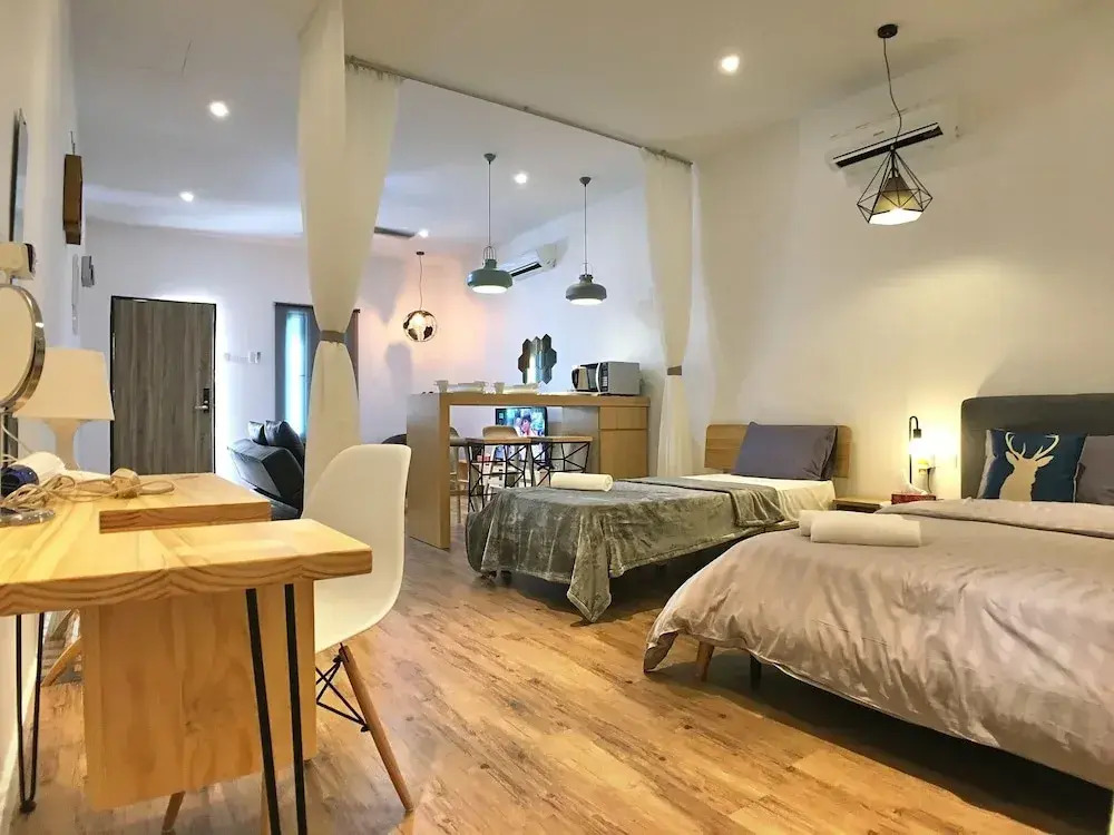 iBook 5 - Scandinavian Suites Room