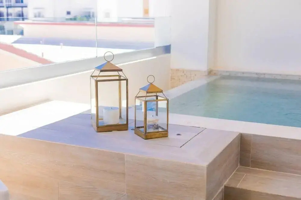 Amazing Condo With Picuzzi Steps From the Beach