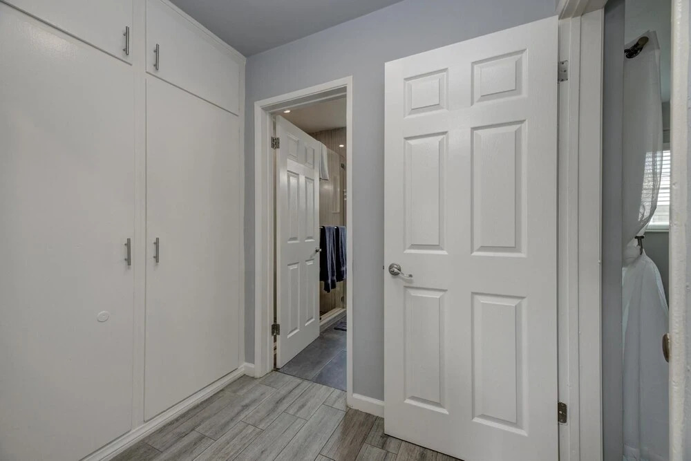 Cute Apt Close To Downtown, Long Beach! 1 Bedroom Apts by RedAwning