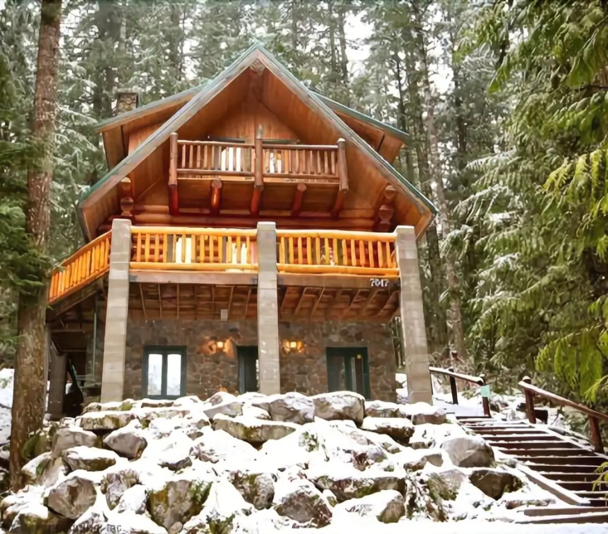 Mt. Baker Lodging Cabin 47 – Hot Tub, BBQ, Sleeps 10! by MBL