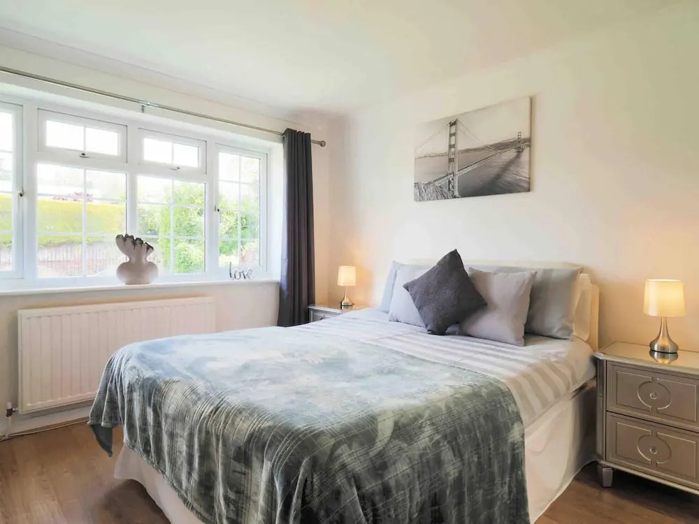 Inviting 7-bed House With sea Views in Hythe