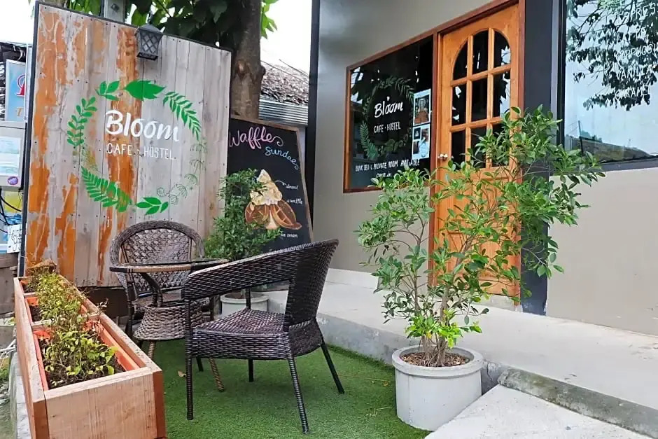 Bloom Cafe & Hostel