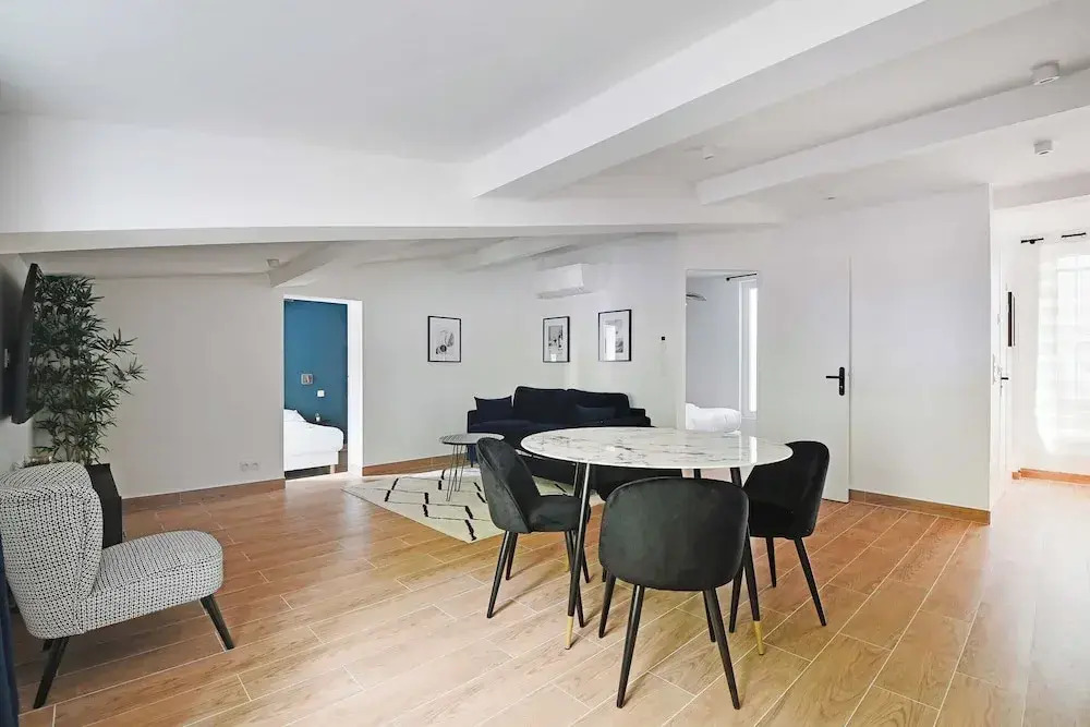 Refreshing 2bd/6p Apartment - 18th ard