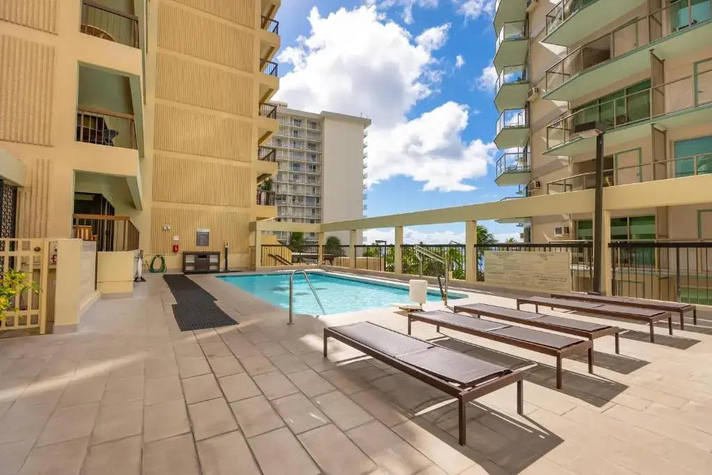 Spacious Waikiki Beach 2BR-Ocean View-Free Parking