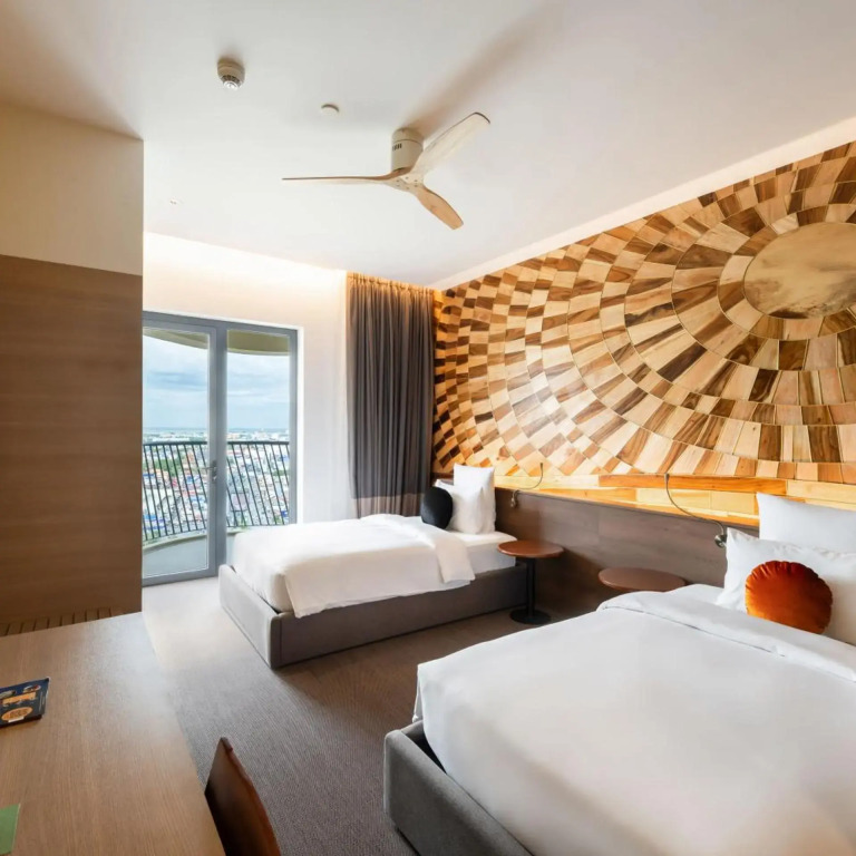 SUN & MOON, Riverside Hotel
