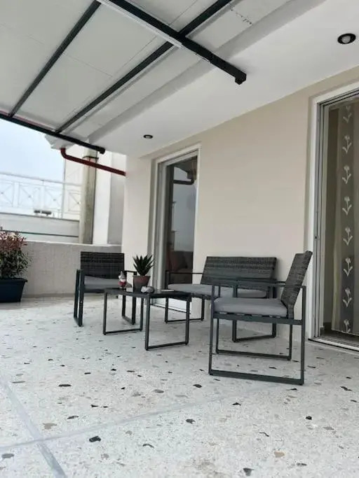 Top roof appartment Oropos 5' beach