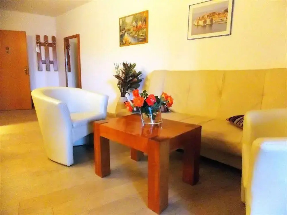 Villa Antea Apartments with Free Parking
