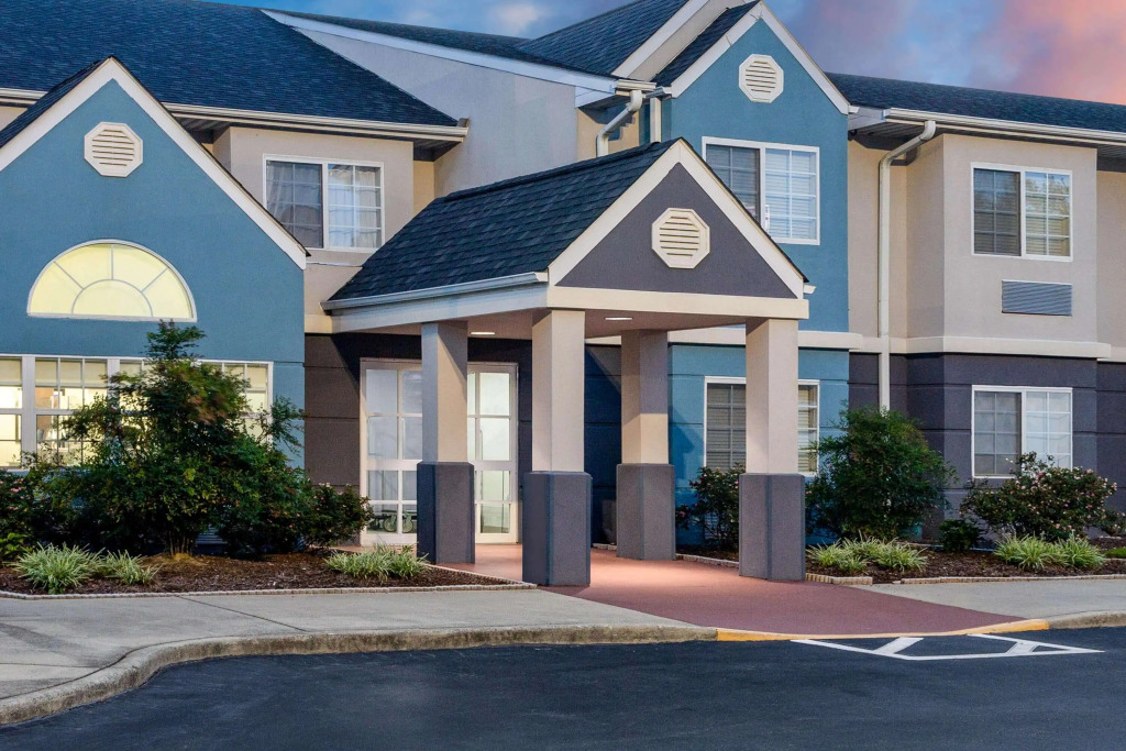 Microtel Inn & Suites by Wyndham Burlington