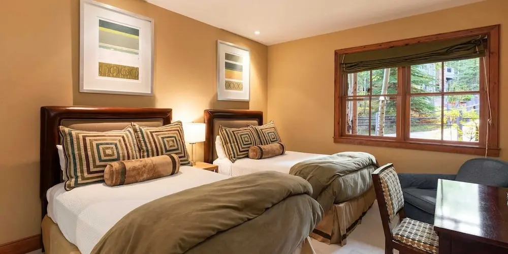Bearpaw D1 4 Bedroom Condo by RedAwning