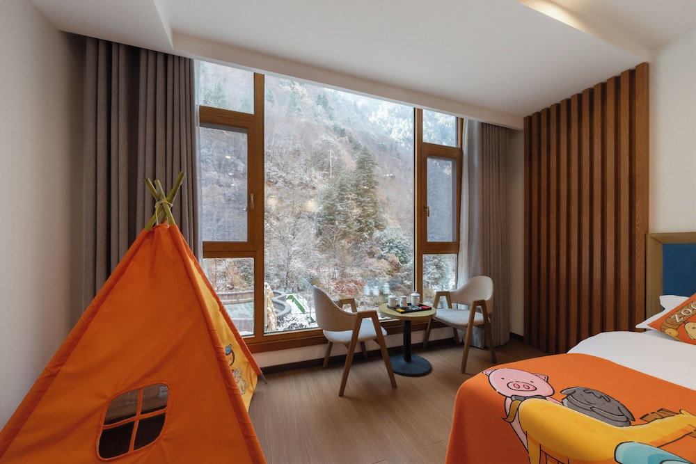 Lixian Bipeng Shiguang Hot Spring Hotel