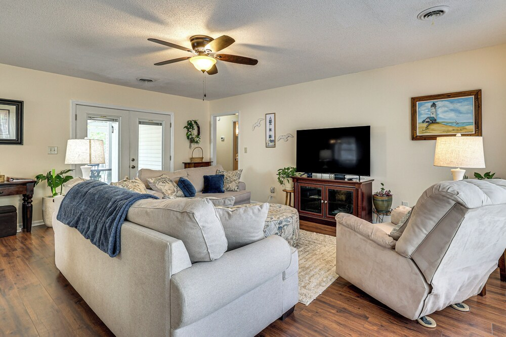 Oak Island Home w/ Fenced Yard, Walk to Long Beach