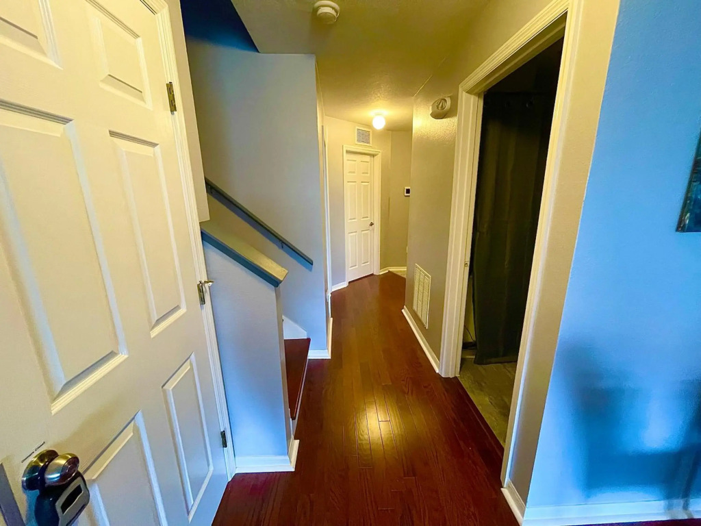 Entire Cozy 4 bed 3 bath Townhome near Disney!