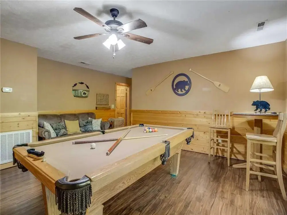 Smoky Bear Lodge 4 Bedroom Home with Hot Tub