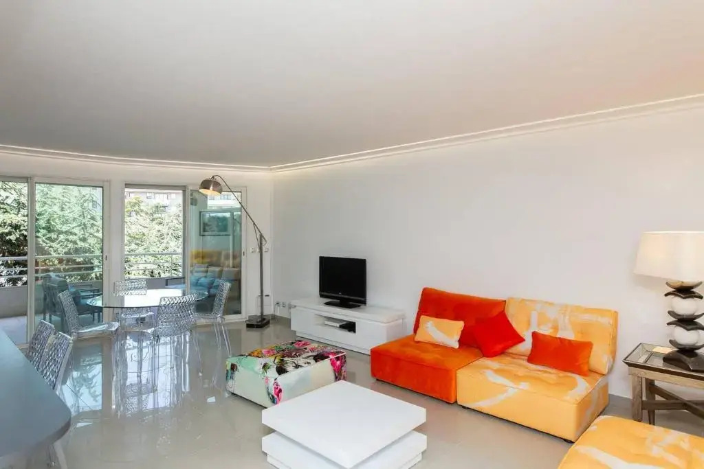 Martinez Hotel Area: Modern 3 Bedrooms W/ Terrace