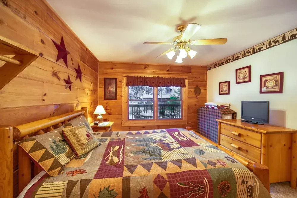 ER307- Eagles View- Great location- Close to town cabin