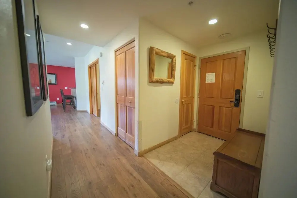 Gateway Lodge 5015