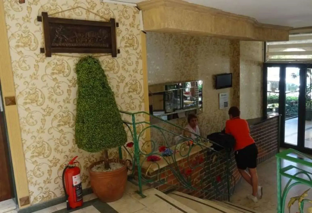 Maxwell Holiday Club