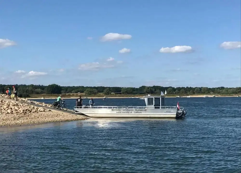 Romantic Boathouse Getaway in Lathum