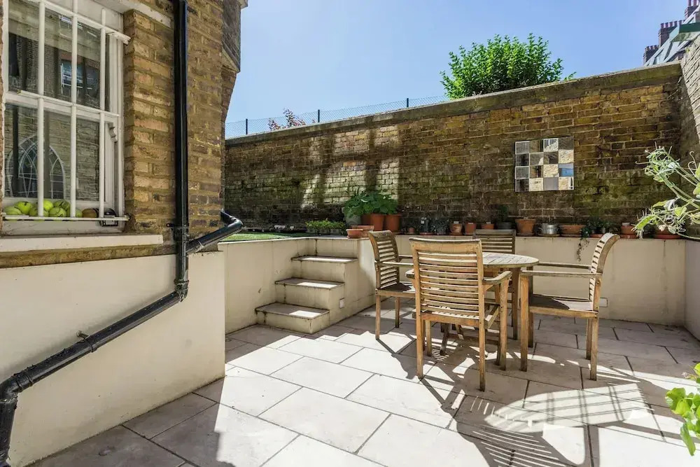 Holland Park Avenue VII by Onefinestay