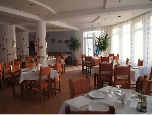 Hotel Sunrise si Satul Pescaresc