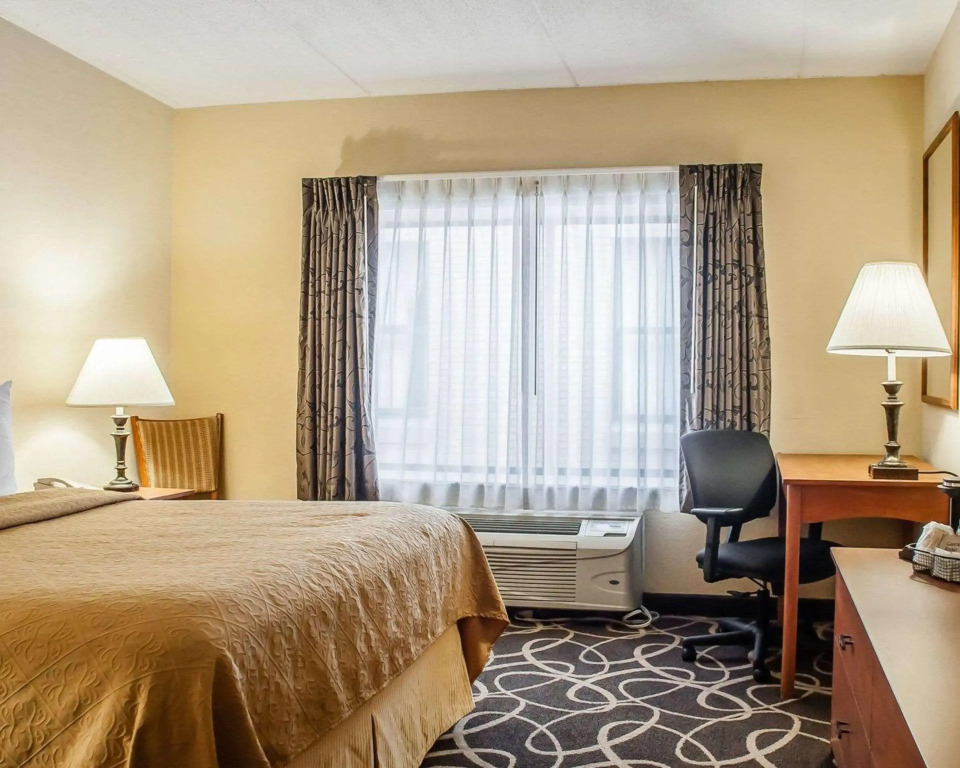 Quality Hotel & Suites At The Falls