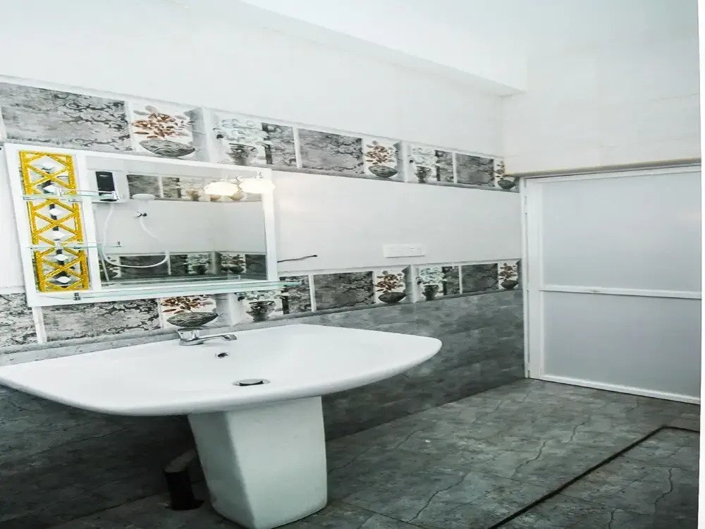 Shan Hotel by OYO Rooms