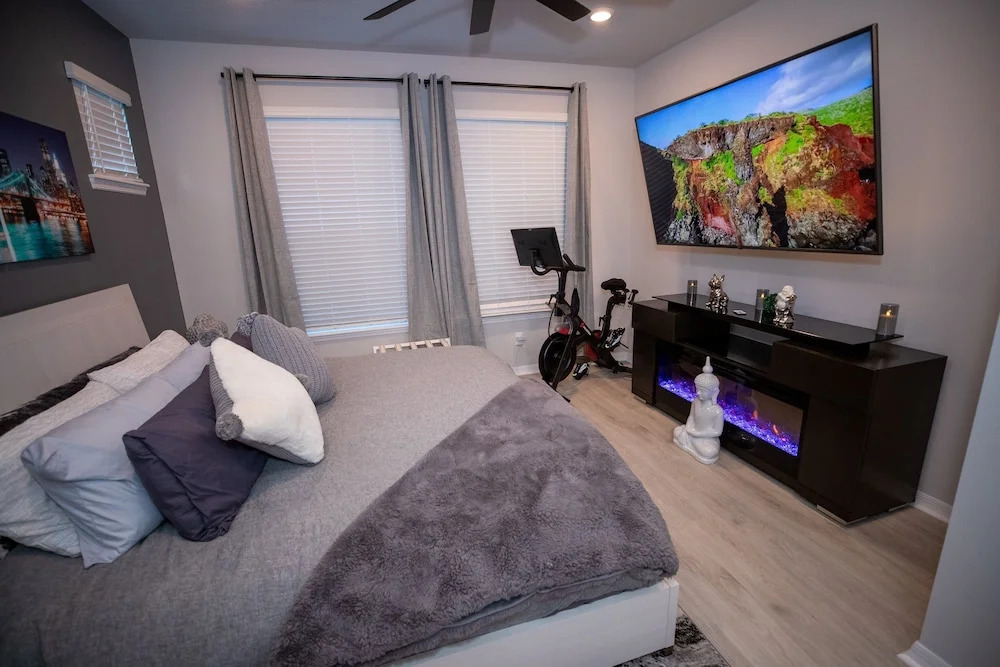 Brand New Modern Pet Friendly Zen Home W/ Private Home Theater & Hot Tub! 2 Bedroom Home by RedAwning