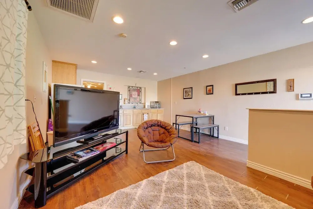 Near Parks, Shops & Eats! Bullhead City Casita