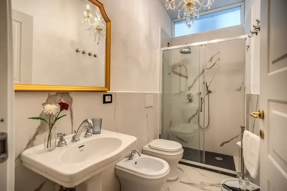 AwesHome White Mirror Apartment&Terrace