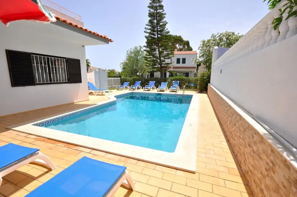 Spacious 4 Bedroom Villa Located in its own Grounds, With Private Pool and Bbq