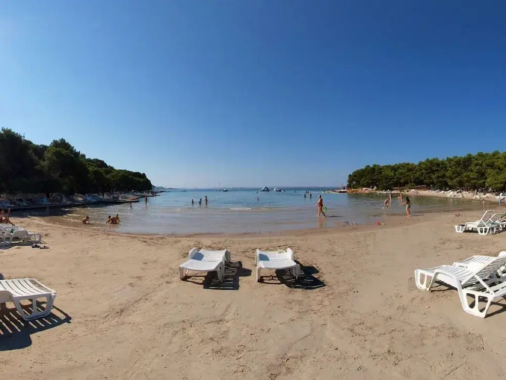 Spacious Holiday Home in Pakoštane near Sea