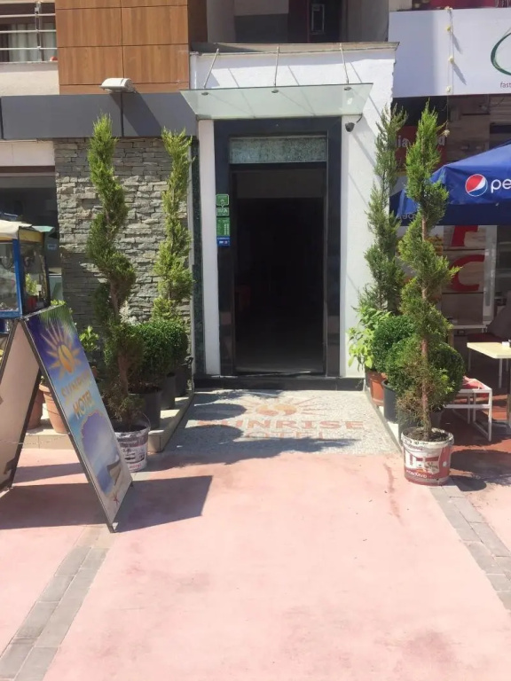 Sunrise Hotel Cameria