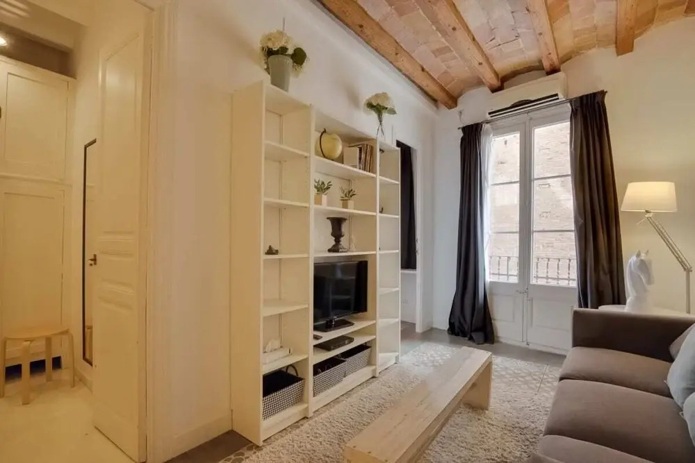 Amazing 3bdr W/balcony in Lesseps