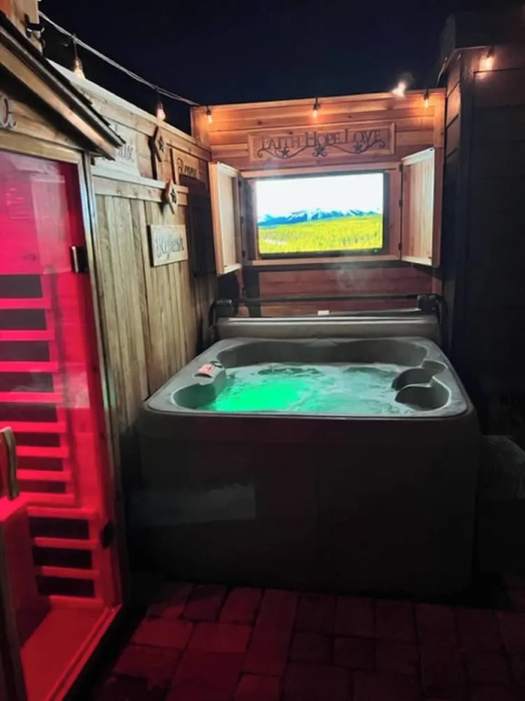Tahoe Studio Spa With Hot Tub and Sauna