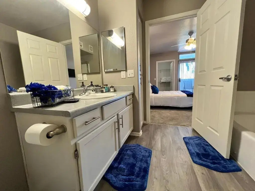 Spacious 2 Bdrm Th in Phoenix Perfect Getaway by Glow Explore