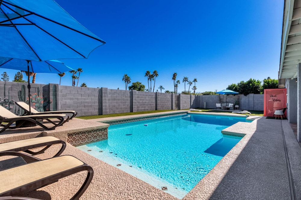 NEW - The Desert Bloomhouse With Heated Pool