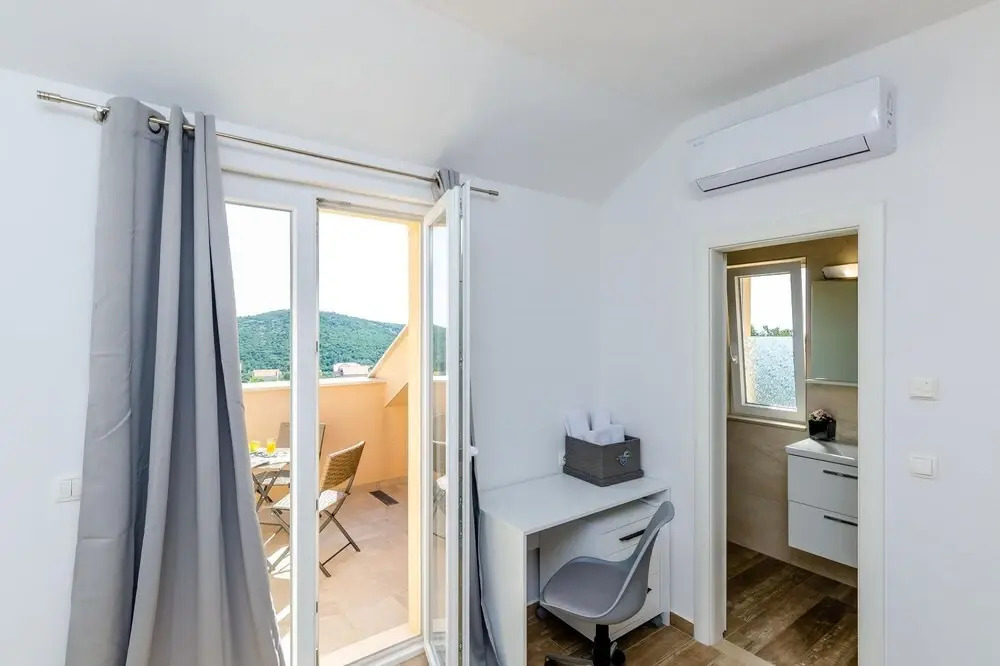 Villa Rubea - Three Bedroom Villa With Terrace and Swimming Pool ID Direct Booker 10407
