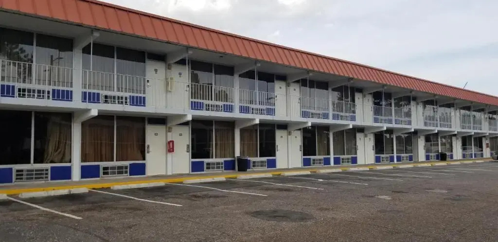 Family Inns of America - Mobile